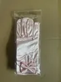 Guanti corti in raso rosa con fiocco elegante e perla nella confezione originale - Stile Fiocco / Rosa