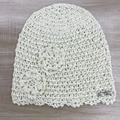 Creamy white hand-crocheted beanie hat with flower pearls and silver casual hat label - M (56-58cm) / Beige