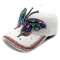 Detail der weißen Baumwollkappe mit Strass-Schmetterling und bunten Edelsteinen - M (56-58cm) / Weiß