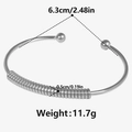 Dettaglio bracciale a spirale a C argento con diametro 6,3 cm e larghezza di 0,5 cm - Color Acciaio