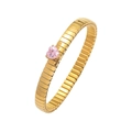 Detail van gouden Tubogas rekarmband met hartvormige roze edelsteen zetting - Armband-Roze