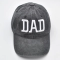 Cappello da baseball vintage in cotone grigio con ricamo DAD bianco sul davanti - 3D DAD / Nero