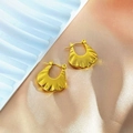 Irregular hammered 18k gold plated stainless steel hoop earrings in a golden fan shape - Shell Pleated Fan Style (EH244)