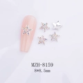 Détail d'un bijou d'ongle étoile argentée avec strass AB, dimensions 8x8,5 mm - Étoile Argent Strass AB (8159)