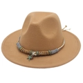 Cappello fedora cammello a tesa larga con fascia intrecciata e ciondolo a forma di stella - Cammello
