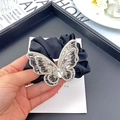 Eleganter schwarzer Satin-Haargummi mit Schmetterlings-Anhänger und Strasssteinen - Weißes Schmetterlings-Haargummi / Weiß