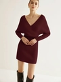 Elegante bordeauxrode gebreide jurk met gekruiste V-hals en vleermuismouwen dames - S / Bordeauxrood