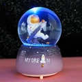 Boule à neige astronaute avec lumière LED bleue et socle planète My Dream - 80# Lumière + Musique / Violet