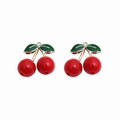 Dettaglio dei ciondoli a forma di ciliegia rossa smaltata con foglie verdi per gioielli fai-da-te - Rosso