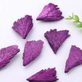 Dettaglio macro di cristalli di tormalina viola a ventaglio con texture naturale - Tormalina di Pavone Viola Galvanizzata 50-70g