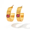 Textured gold C-hoop earrings featuring square pink zircon insets for women - Red Zircon (KDE997) / Gold