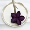 Elegante molletta per capelli a fiore di frangipane viola opaco per vacanze al mare - 8 cm / Rosso Violaceo Gomma