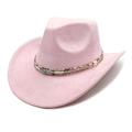 Détail du chapeau de cowboy rose avec ruban motif serpent et pendentif turquoise - M (56-58cm) / Rose Clair