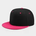 Cappellino snapback a tesa piatta bicolore in nero e rosa vivace stile hip hop - 56-60cm / Nero/Rosa Fucsia