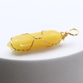 Pendente esagonale in gemma gialla con filo dorato avvolto su base grigia - Giallo Topazio