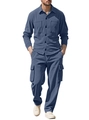 Detailansicht der blauen Cordstruktur von Herrenhemd und Cargo-Hose im Workwear-Stil - S / Marineblau