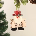 Plüsch Weihnachtsmann mit kariertem Hut und Feliz Navidad Holzschild am Weihnachtsbaum - Weihnachtsmann mit Schild