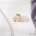 Mini golden metal hair claw with white petals and rhinestones, size 3.8cm - 25# Beige Double Plum Blossom Claw