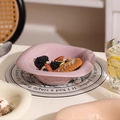 Ciotola da dessert in ceramica rosa irregolare con linee fluide per frutta e tè - Viola Taro