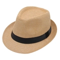 Moderner Trilby Strohhut Panama-Stil mit schwarzem Band auf weißem Hintergrund - Camel