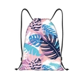 Detalle del estampado de hojas tropicales en mochila de cuerdas de tejido poliéster - Hojas de Monstera Tropicales (jiayingskd60)