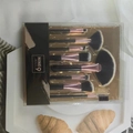 8-teiliges Make-up-Pinsel-Set in Schwarz und Roségold in einer transparenten NINE 9 Box - Schwarz