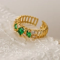 18K vergoldeter Ring mit grünem Zirkon im Smaragdschliff auf weißer Spitze - Einstellbar Offen / Goldfarbene Stufen-Hohlform mit grünem und weißem Zirkon (13158)