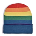 Gros plan détaillé du bonnet en maille arc-en-ciel avec texture fine et revers bleu plié - Arc-en-ciel