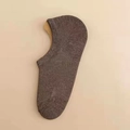 Chaussettes invisibles marron pour femmes en coton avec silicone antidérapant et bord élastique - Taille unique / Gris clair