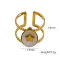 Detail eines zweischichtigen Gold-Edelstahlrings mit 13mm Muscheleinlage und 2,6g Gewicht - Muschel Stern Offener Ring