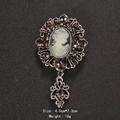 Vintage dames cameo broche met rookkleurige strass en holle bloemen hanger - 4.0x7.3cm / Grijs (XD7355)