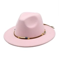 Dettaglio di cappello fedora rosa con cinturino in pelle intrecciata e perline - Rosa
