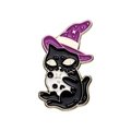 Emaille-Anstecknadel schwarze Katze mit lila Hexenhut und Totenkopf Brosche - XZ8470 Zaubererkatze mit Totenkopf