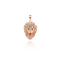 Detalle de colgante de cabeza de león en oro rosa con ojos de gemas verdes y micro-pave de cristales - Oro rosa