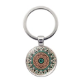 Dettaglio macro del portachiavi mandala in argento con motivi geometrici in stile boho - Stile 9 / Argento