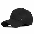 Schwarze Winter-Baseballkappe für Herren mit silbernem Metalllogo und Ohrenschutz - Verstellbar / Schwarz