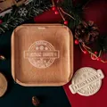 Runde Ausstechform für Weihnachtskekse mit Weihnachtsmann-Motiven und englischem Text - Holz/Acryl / QA1200-Von Weihnachtsmann