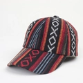 Nahaufnahme der Bohemian Baseballkappe mit ethnischem Webmuster und Geometrie-Details - Verstellbar / Stil F