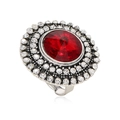 Primer plano de anillo plateado retro con gran piedra roja central y halo de diamantes - Abierto Ajustable / Rojo Plata Antigua