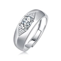 Nahaufnahme eines S925 Silberrings für Herren mit ovalem Moissanit und geometrischem Design - Silber/Ovaler Moissanit/1 Karat