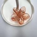 Pinza per capelli a fiore arancione ambra in resina lucida per acconciature da spiaggia - 8cm / Arancione Trasparente