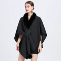 Capa poncho de punto gris oscuro con cuello grueso de piel sintética negra y estilo holgado - Negro