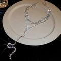 Chaîne de corps argentée multicouche luxueuse avec strass étincelants et franges en forme de Y - Collier à Pompons Multicouche en Strass Pavé Argenté