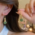Goldene Ohrhänger in Pipa-Form mit grüner Jade-Einlage und roten Perlen im China-Stil - 78# Ohrhaken-Grün