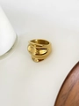 Anello in acciaio inossidabile dorato con un design ondulato irregolare unico e finitura lucida - US 8 / Oro