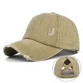 Dettaglio cappello baseball kaki lavato con apertura a incrocio per coda di cavallo - Foro per Coda di Cavallo Lavato Consumato / Cachi