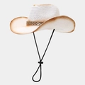 Détail d'un chapeau de paille blanc avec bande dorée et mentonnière réglable noire - Blanc