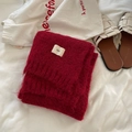 Soft red knitted wool scarf with a minimalist stitched ggg label on a cozy white fabric - 3g Series / Red