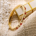 Lujoso brazalete bañado en oro de 18 quilates con gemas rojas y tréboles blancos - Dorado-Rojo