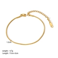 Detail van 4,7g goudkleurige stalen slangarmband met een lengte van 17cm plus 5cm - Basis Slangenketting Stijl (YYB023039)